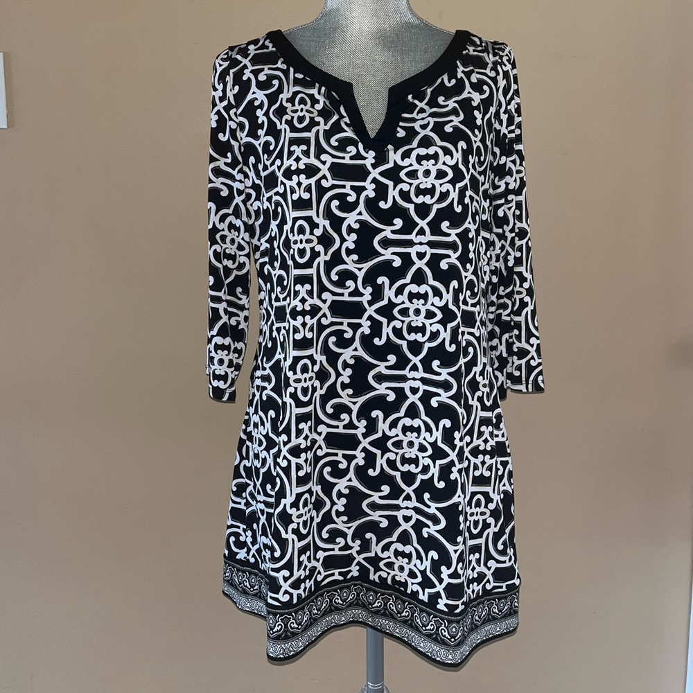 White House Black Market Black and White Patterned Tunic Top L